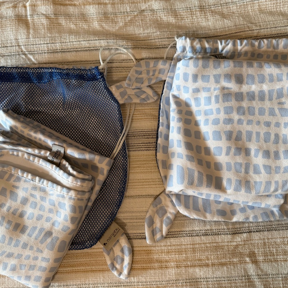 Norwex Blue and White Bag Accessories (2)